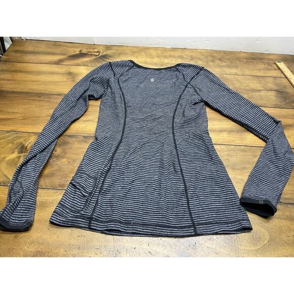 Lululemon Run Turn Around Shirt Womens 6 Gray Black Striped Long Sleeve - Picture 7 of 9